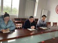 李堡镇部分领导深入调研丁所初中教育教学工作